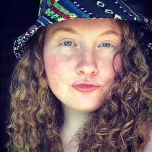 Meet your Posher, Amelia